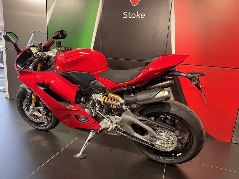 DUCATI PANIGALE V2 S 2025 MODEL YEAR BRAND NEW EX DISPLAY BIKE