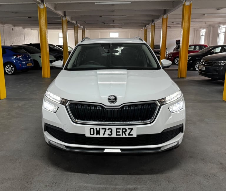 One Owner | Rear parking sensors| Apple Car play