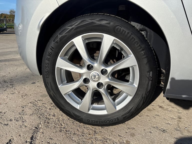 2022 Vauxhall Corsa Corsa 1.2T SE 5dr Hatchback Petrol Manual