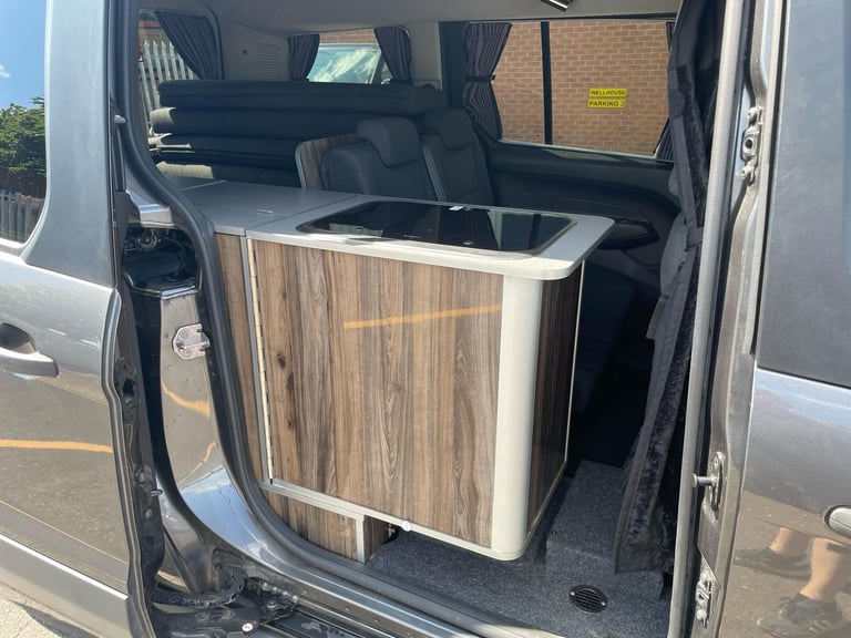 Ford TOURNEO CONNECT GRD ZETEC