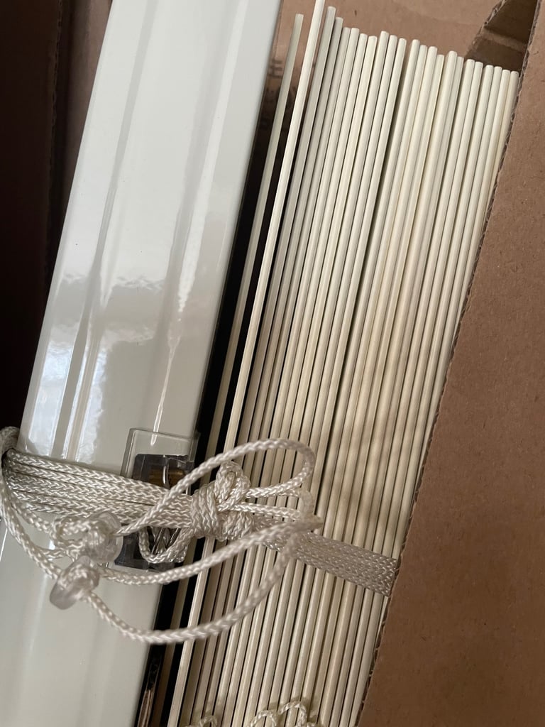 Wooden Venetian blinds 150 x 130cm