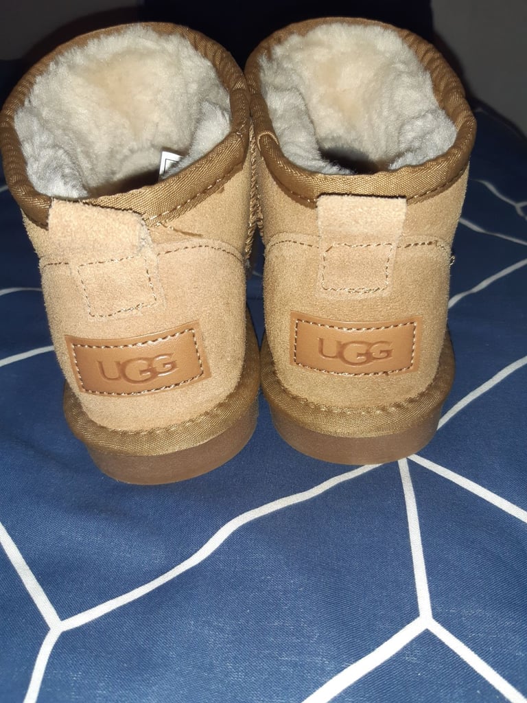 image for 4 ugg boots 