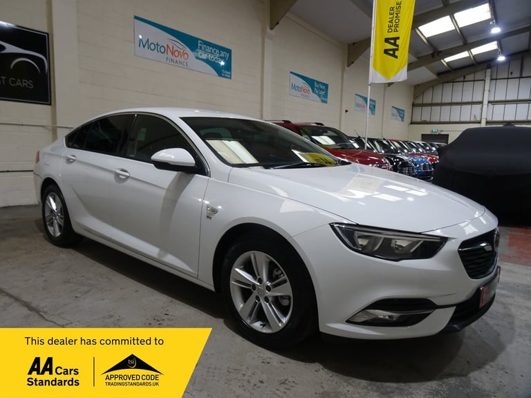 2017 Vauxhall Insignia 1.5T SRi Nav 5dr *ONE OWNER*LOW MILEAGE*ONLY 18000 MILES FROM NEW** HATCHB...