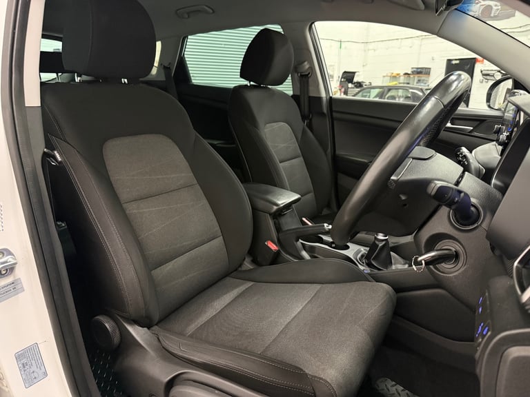 2018 68 HYUNDAI TUCSON 1.6 SE NAV CRDI 2WD MANUAL DIESEL WHITE EURO 6