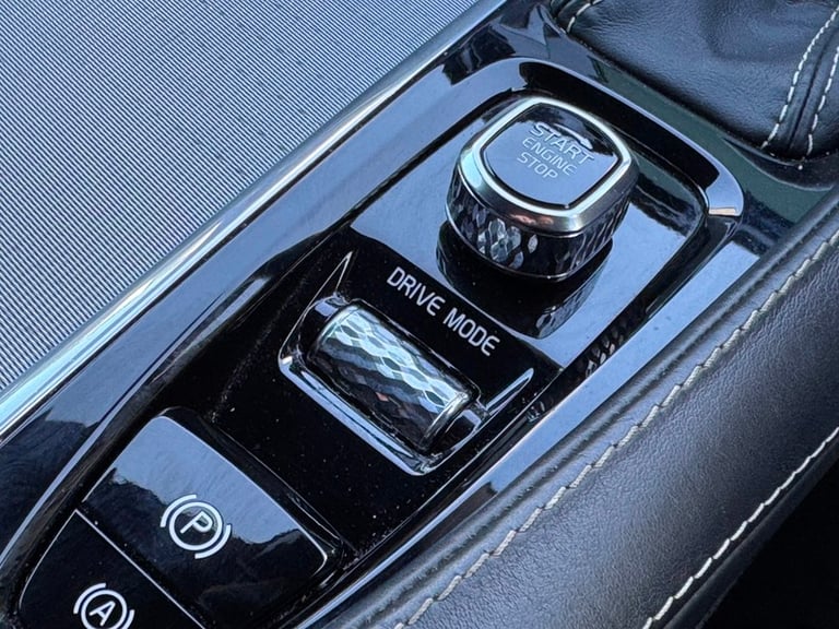 Volvo XC90 D5 POWERPULSE R-DESIGN AWD++GREAT SPEC++