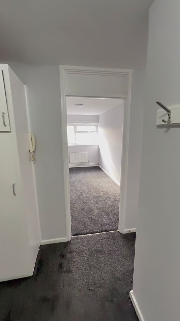 2 bedroom flat 