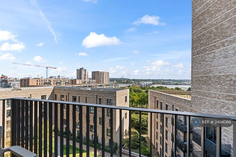 1 bedroom flat in Kingfisher Heights, London, E16 (1 bed) (#2494086)