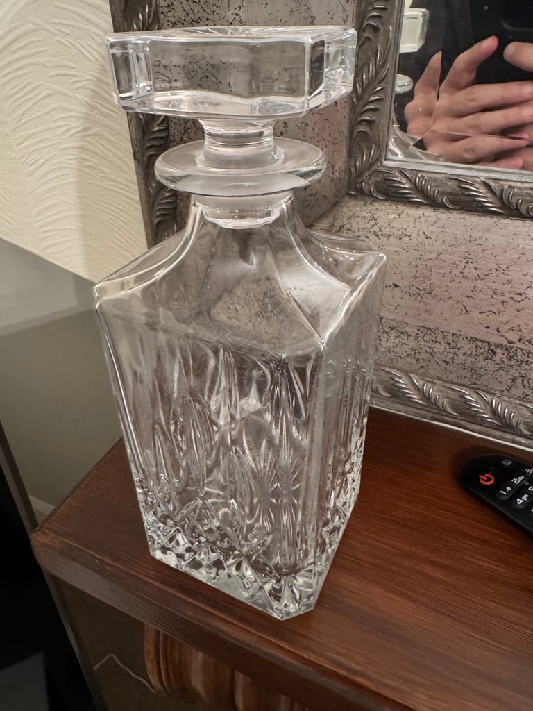 Cut Glass Whisky Decanter – Classic Square Design