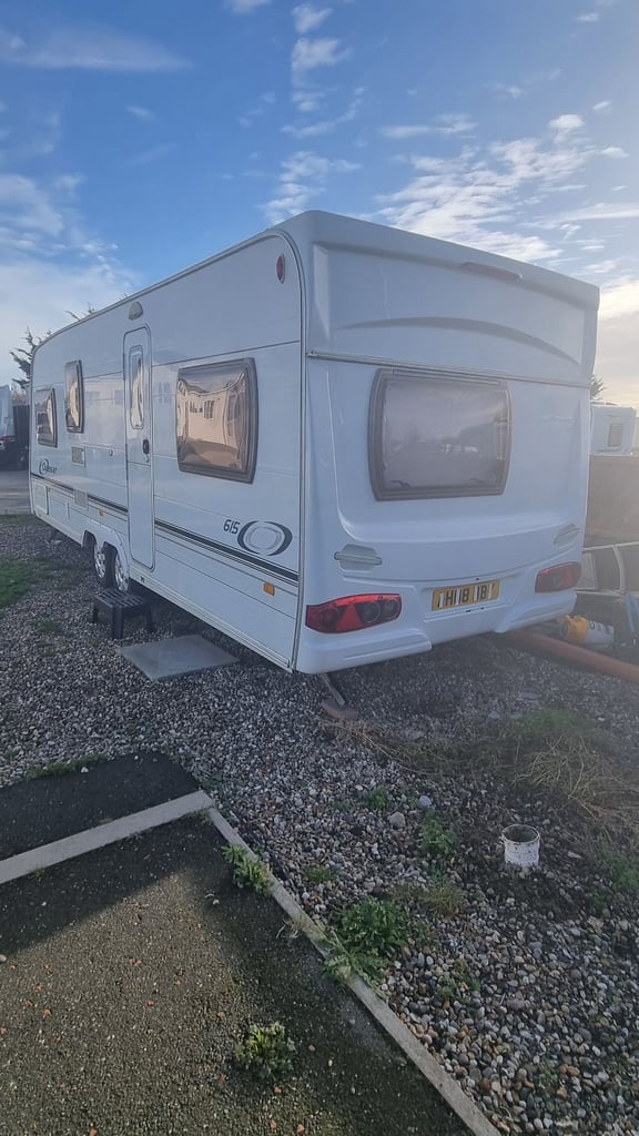 Lunar quasar 6 berth caravan 2005