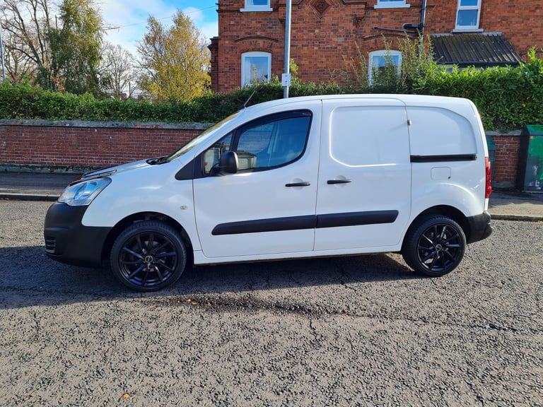 Three Front Seats July 2017 Peugeot Partner Professional HDI Diesel Van 1560cc Huge Spec 100 Bhp 