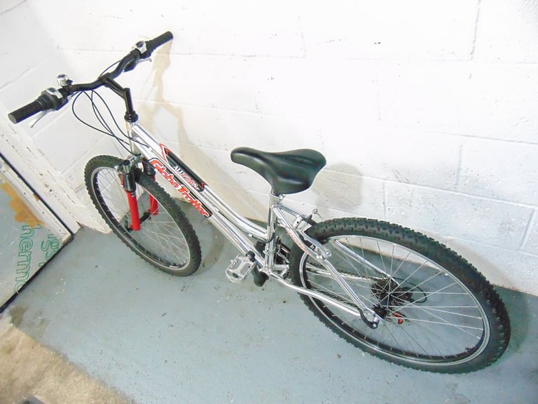 Globe Trotter (16 inch frame) Hardtail Mountain Bike (free local delivery)