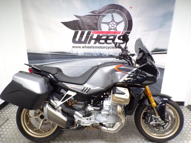 2023 MOTO GUZZI V100 MANDELLO S WITH ONLY 6214 MILES FROM NEW