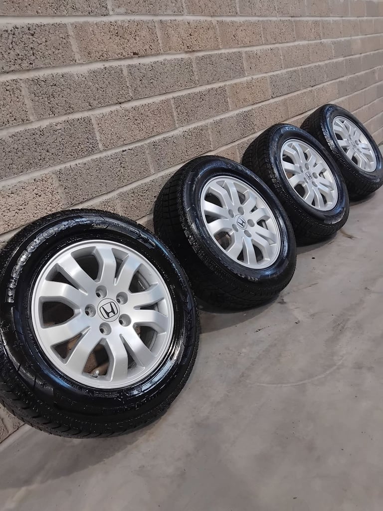 Genuine Honda CRV 16" Alloys with mud and snow tyres.