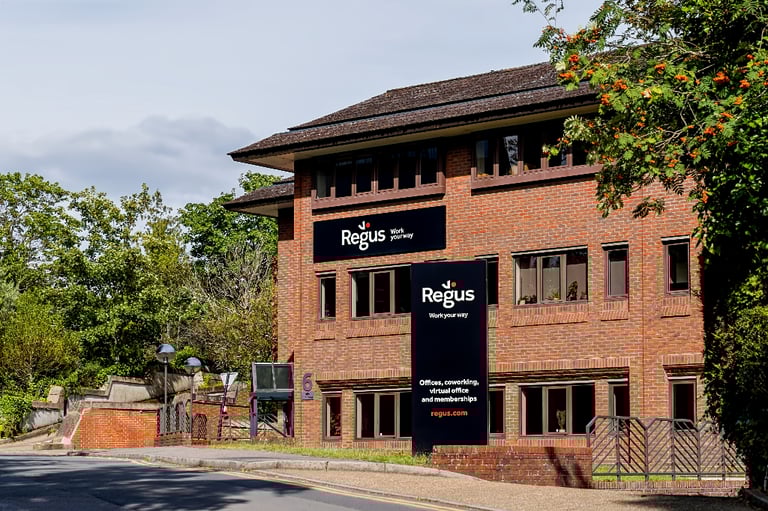 Tunbridge Wells – TN1 1DJ, Pluto House office landline number for just £125 pm