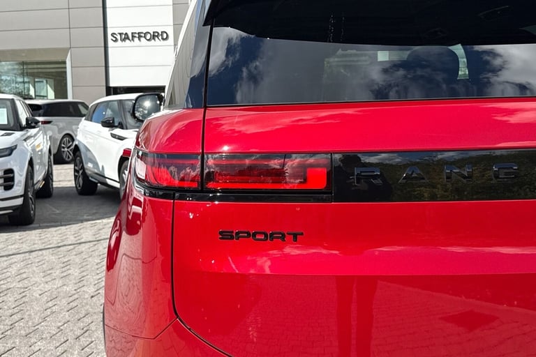 2024 Land Rover Range Rover Sport 3.0 D300 Dynamic SE 5dr SUV DIESEL Automatic