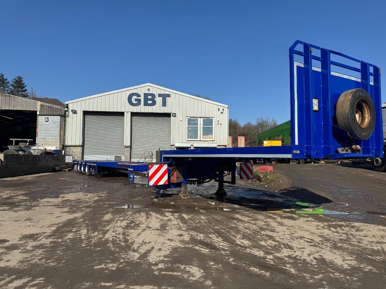 Step frame extender low loader trailer 