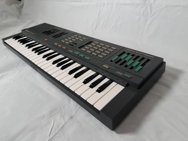 Yamaha Portasound PSS-360 Digital Synthesizer Keyboard