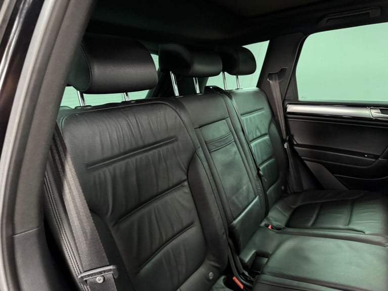 2015 Volkswagen Touareg 3.0 TDI V6 BlueMotion Tech R-Line Tiptronic 4WD Euro 6 (s/s) 5dr ESTATE D...