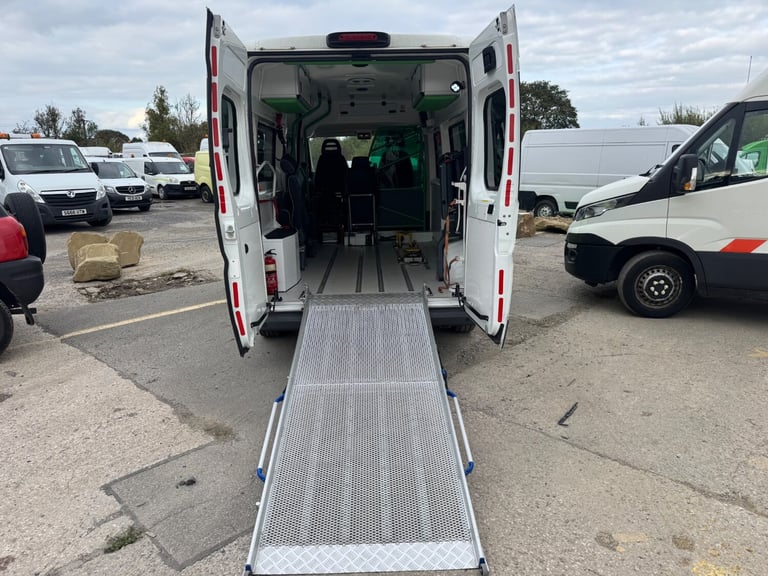 2018/18 PEUGEOT BOXER EX PATIENT TRANFER VEHICLE EURO 6 ULEZ FREE PRICE IS + VAT