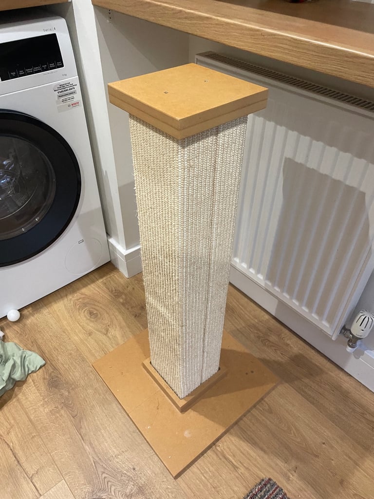 Cat scratching post