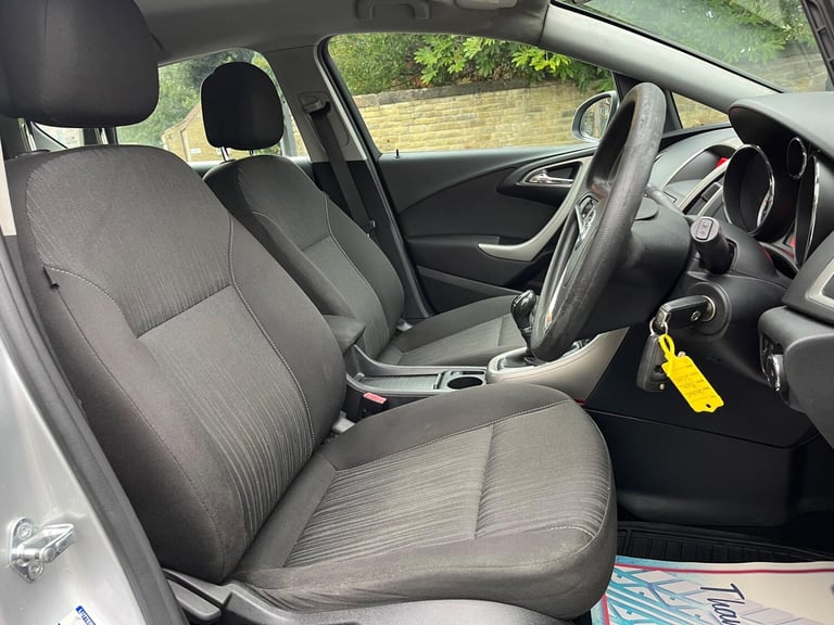 2010 Vauxhall Astra 1.4 16v Exclusiv Euro 5 5dr HATCHBACK Petrol Manual