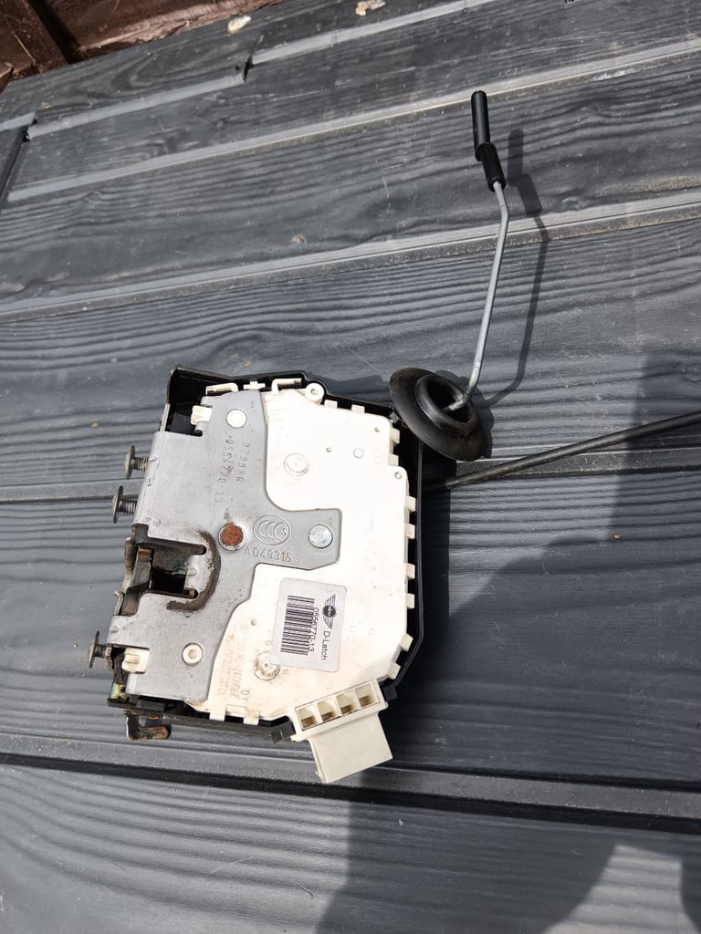 Mini R50 Passenger side door lock mechanism, good working condition 