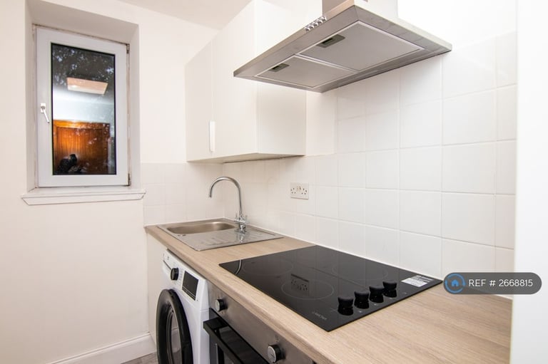 2 bedroom flat in Elmbank Road, Aberdeen, AB24 (2 bed) (#2668815)