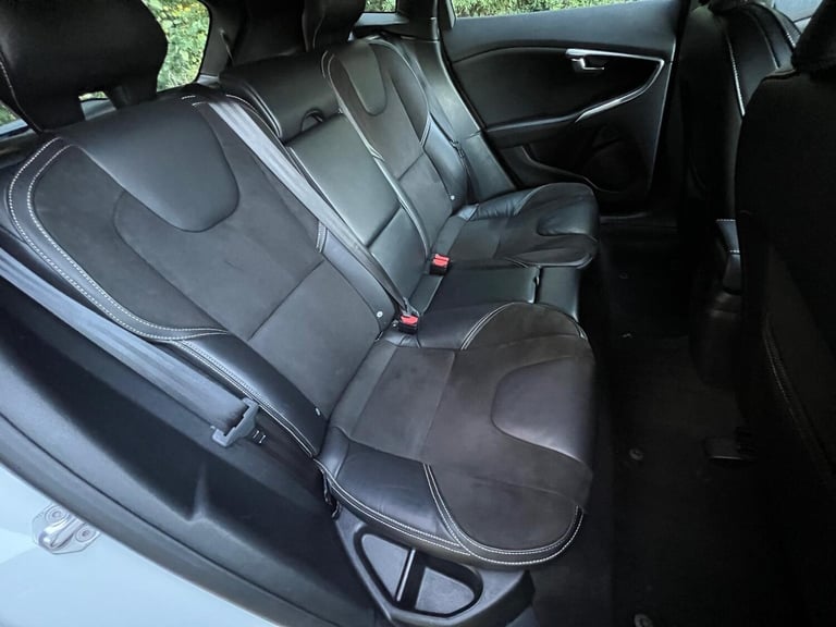 2018 Volvo V40 2.0 T2 R-Design Euro 6 (s/s) 5dr HATCHBACK Petrol Manual