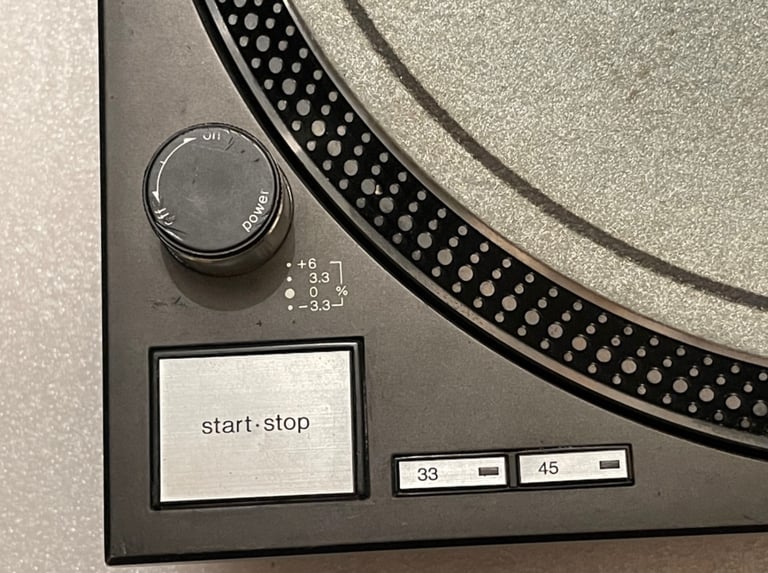 Technics SL 1210 MK2 Direct Drive Turntable 