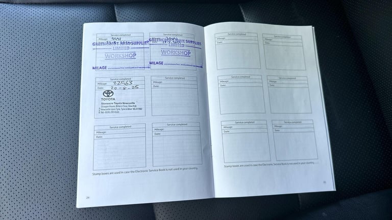 2024 Toyota Hilux 2.8 D-4D Invincible X Pickup Double Cab 4dr Diesel Auto 4WD Euro 6 (s/s) (2 PIC...