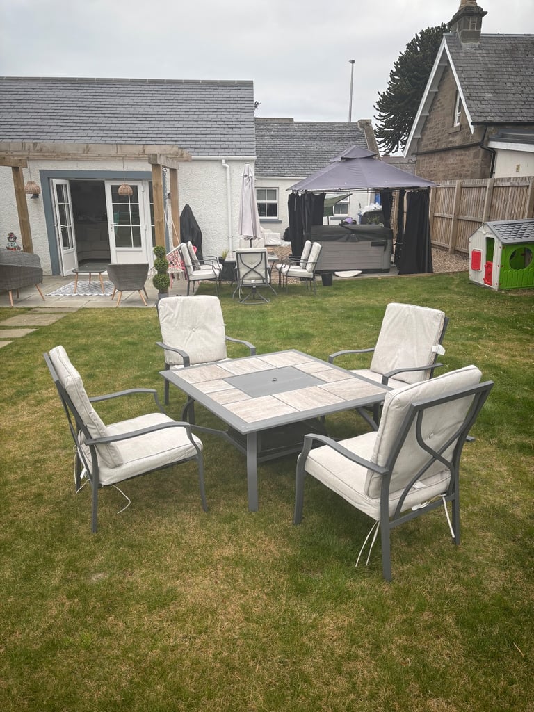 Garden Tables and Chairs 