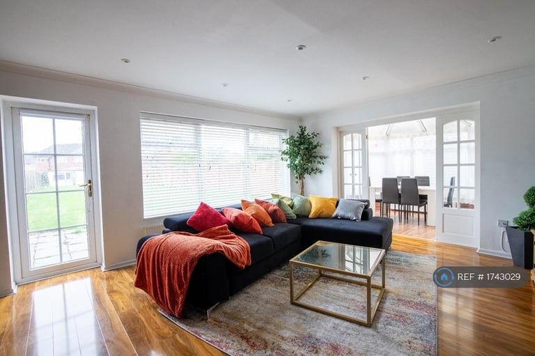 5 bedroom house in Alcott Lane, Birmingham, B37 (5 bed) (#1743029)