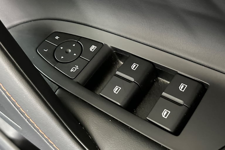 2025 MG MG HS 106287 Hatchback Petrol Automatic