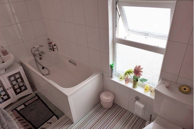 Very near hospital, 2 Bathrooms, Bills Included 