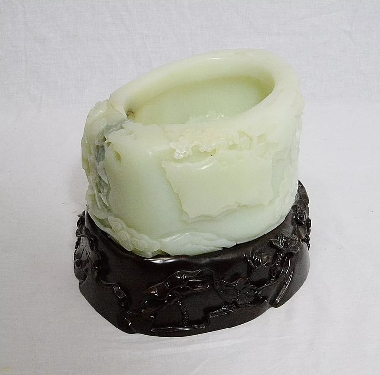 Large Well Hand Carved Chinese He-Tian White Jade Brush Washer