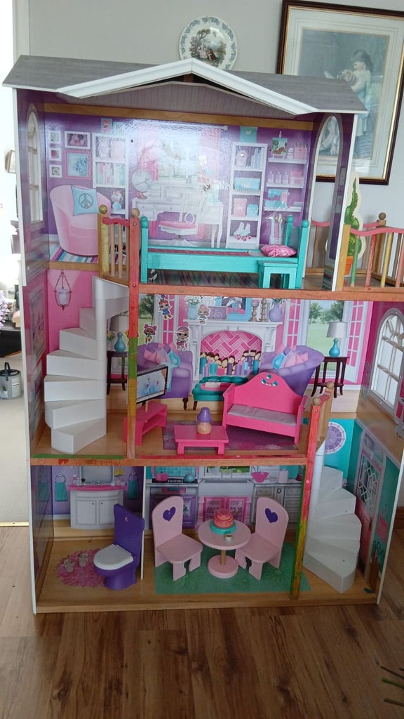 FREE doll house