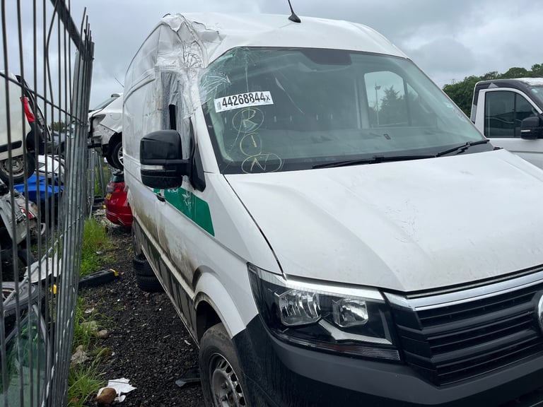 Volkswagen crafter 2.0 fwd mwb 2021 white BREAKING FOR PARTS 