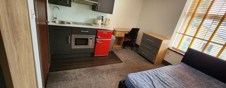 DSS 1 Bedroom Studio Flats - To Let - Bills Included 