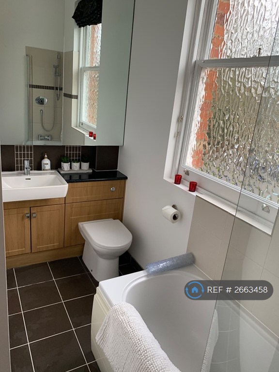 Studio flat in Ridings House, Windsor, SL4 (#2663458)