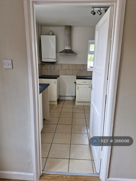 3 bedroom house in Merrivale Road, Stafford, ST17 (3 bed) (#2666198)