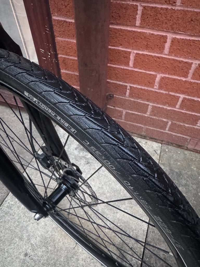 Specialized Ladies Hybrid Bike . Size M