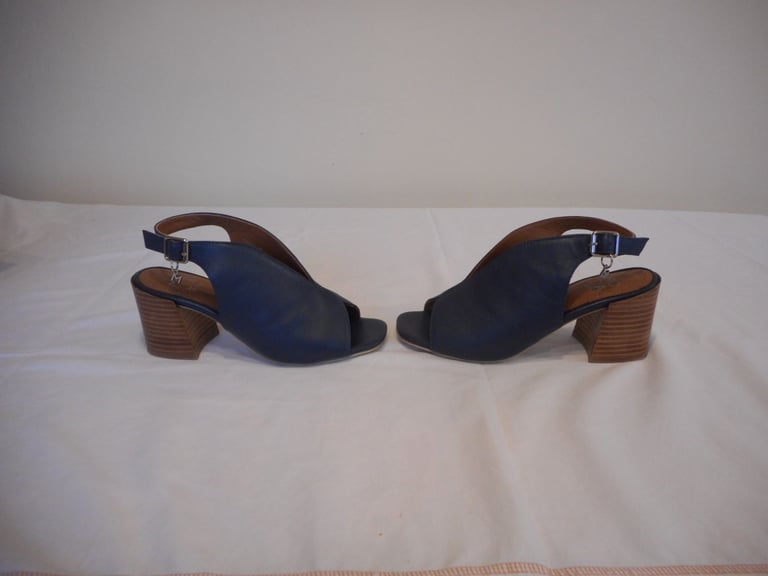  Ladies Shoes -Moda in Pelle sandals 
