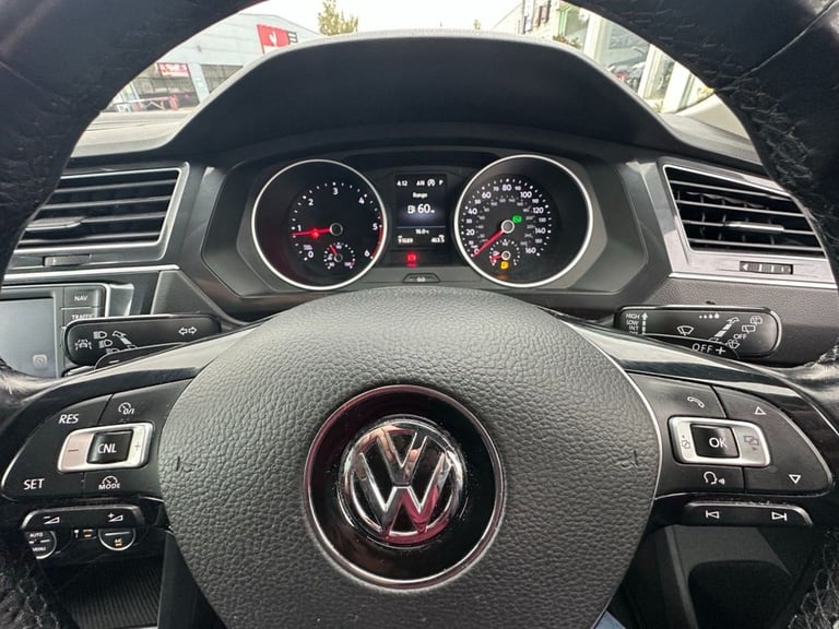 2017 17 VOLKSWAGEN TIGUAN 2.0 TDI BLUEMOTION TECH SE NAVIGATION SUV 5DR DIESEL D