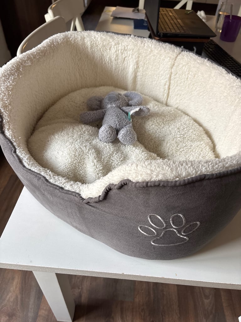 Dog bed grey like nee