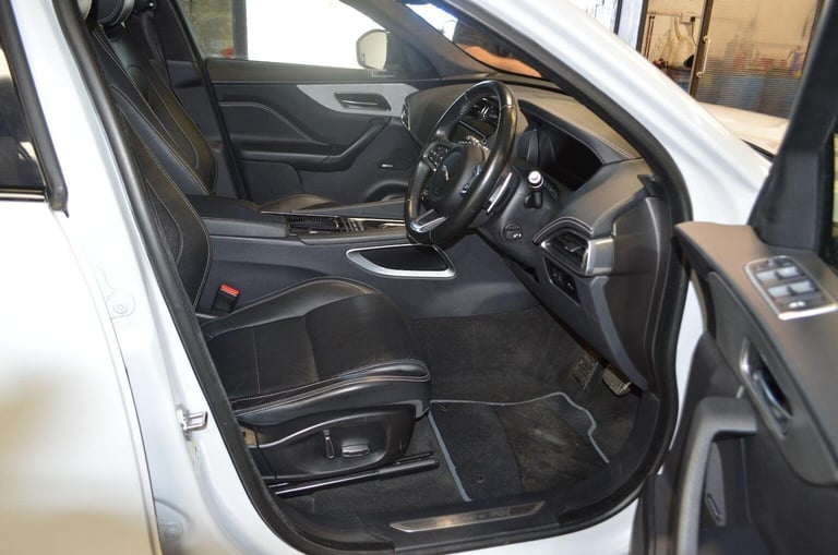 JAGUAR F-PACE 2.0 D180 Chequered Flag Auto AWD Euro 6 (s/s) 5dr 2019