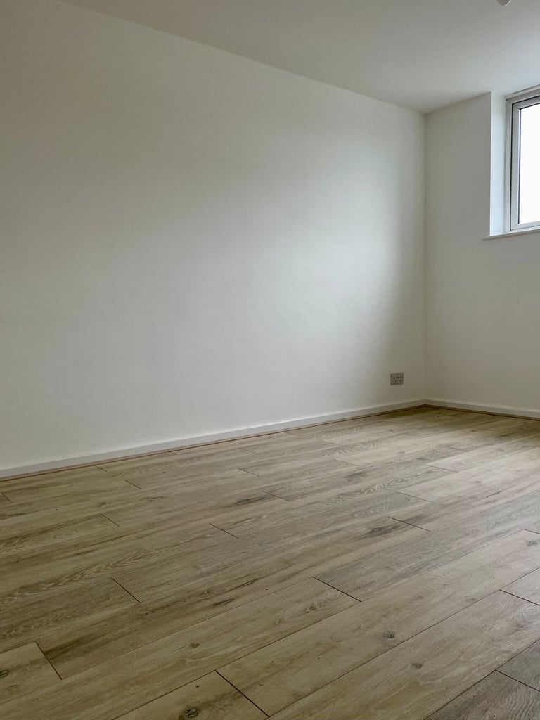 Newly refurbished 2 bedroom flat Farnham 