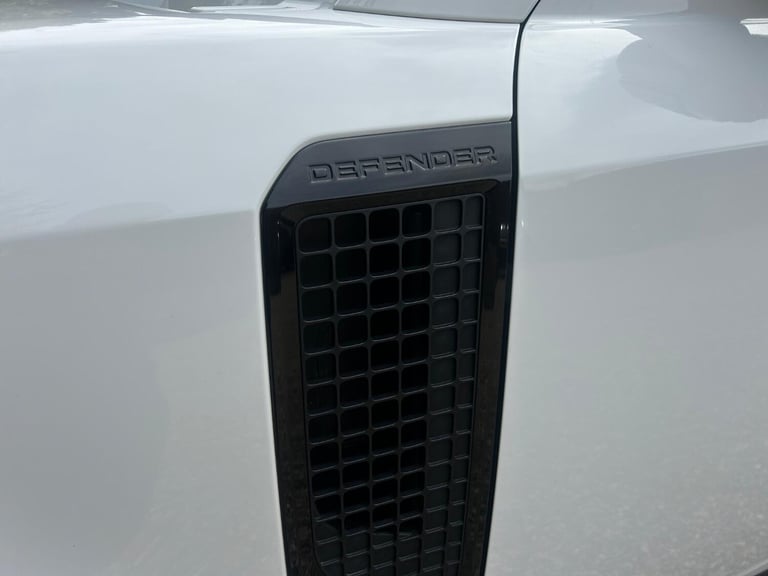 LAND ROVER DEFENDER 90 3.0 D200 MHEV 2021
