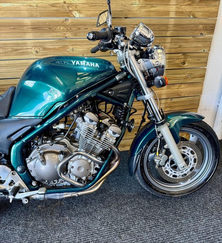 Yamaha XJ600 (naked Diversion) / Y Reg 2001 / ONLY 5449 MILES!
