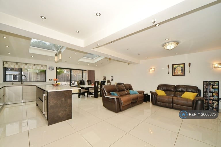 4 bedroom house in Lysander Way, Orpington, BR6 (4 bed) (#2668875)