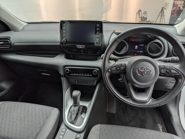 2022 Toyota Yaris 1.5 VVT-h Design Hatchback 5dr Petrol Hybrid E-CVT Euro 6 (s/s) (116 ps) -  HAT...